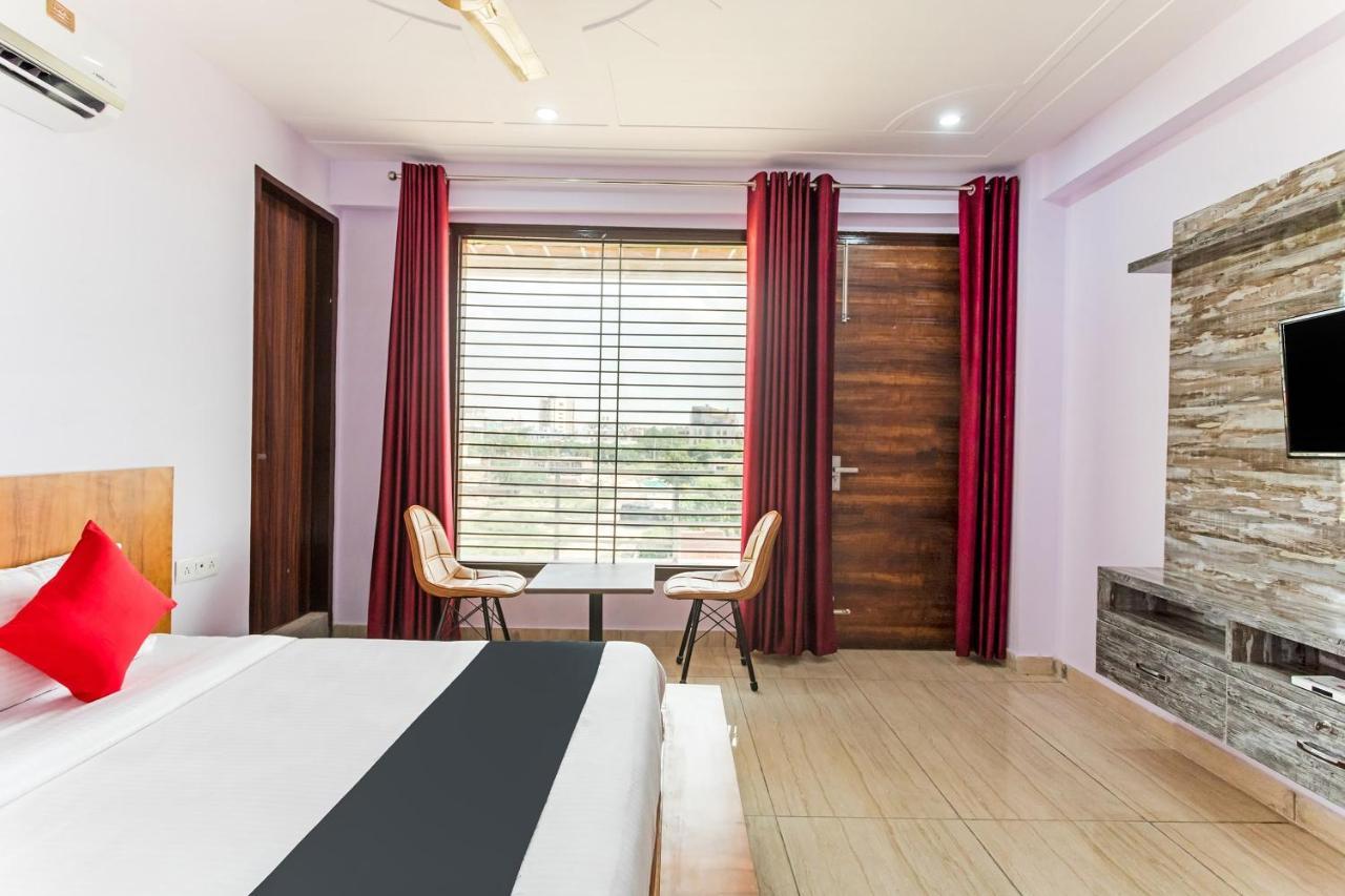 Capital O Harish Residency Hotel Gurgaon Exterior photo