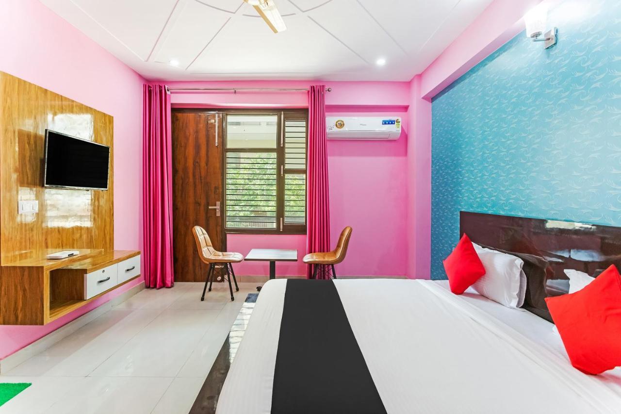 Capital O Harish Residency Hotel Gurgaon Exterior photo